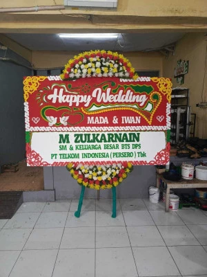 Papan Bunga di Kayu Putih