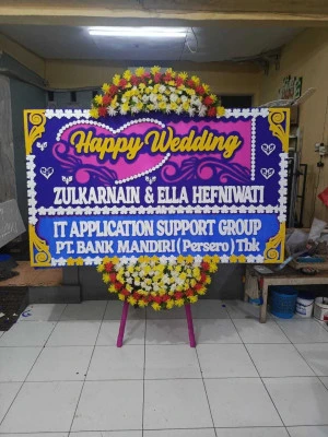Papan Bunga di Kayu Putih